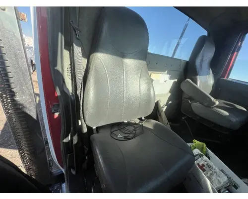 INTERNATIONAL 4400 Cab
