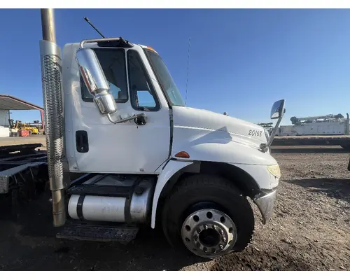 INTERNATIONAL 4400 Cab
