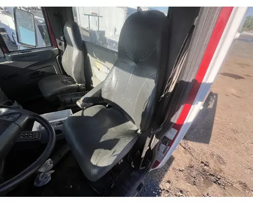 INTERNATIONAL 4400 Cab