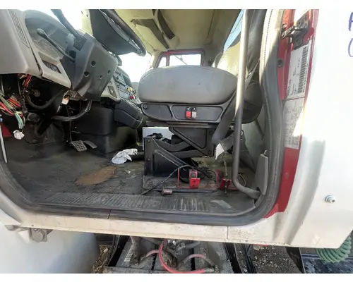 INTERNATIONAL 4400 Cab