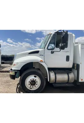 INTERNATIONAL 4400 Cab