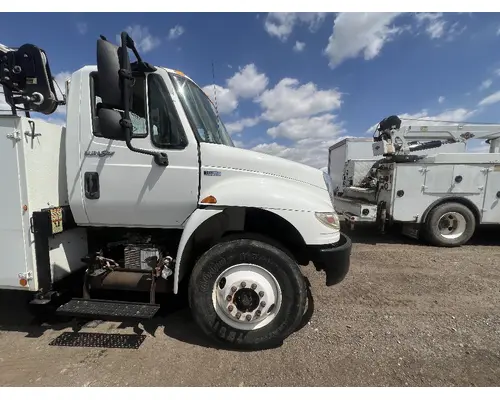 INTERNATIONAL 4400 Cab