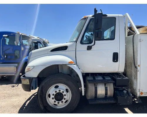 INTERNATIONAL 4400 Cab