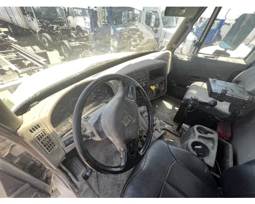 INTERNATIONAL 4400 Cab