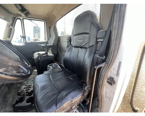 INTERNATIONAL 4400 Cab