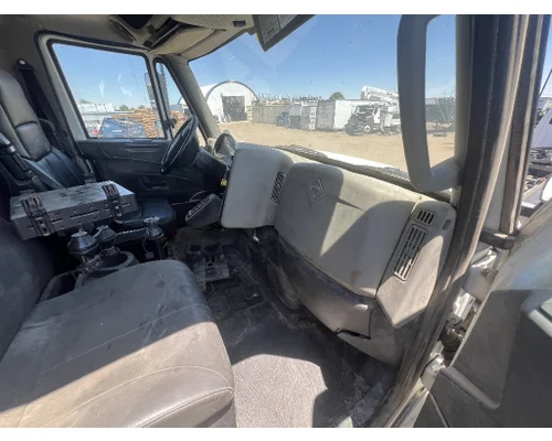 INTERNATIONAL 4400 Cab
