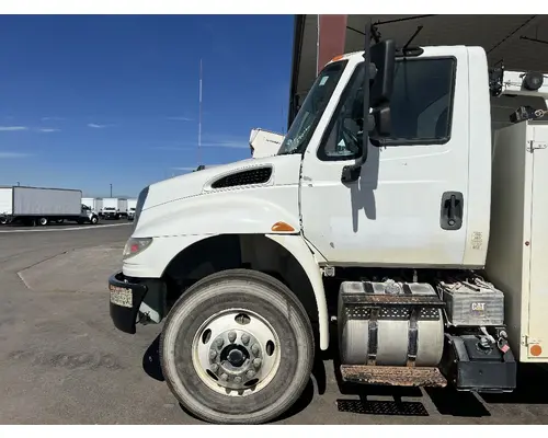 INTERNATIONAL 4400 Cab