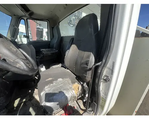INTERNATIONAL 4400 Cab