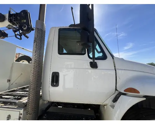 INTERNATIONAL 4400 Cab