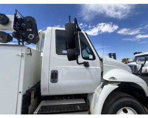 INTERNATIONAL 4400 Cab
