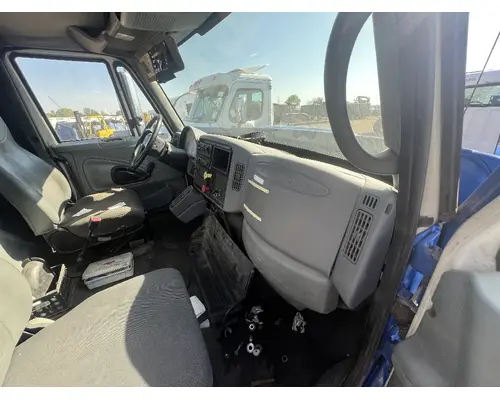 INTERNATIONAL 4400 Cab