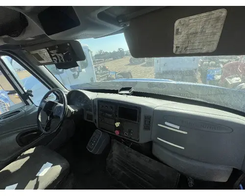 INTERNATIONAL 4400 Cab