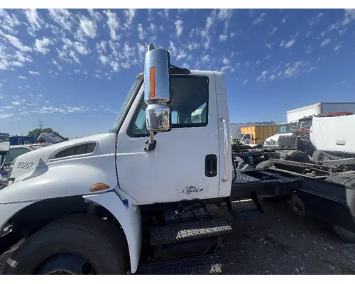 INTERNATIONAL 4400 Cab