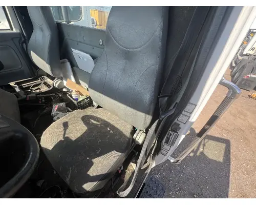 INTERNATIONAL 4400 Cab