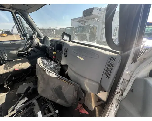 INTERNATIONAL 4400 Cab