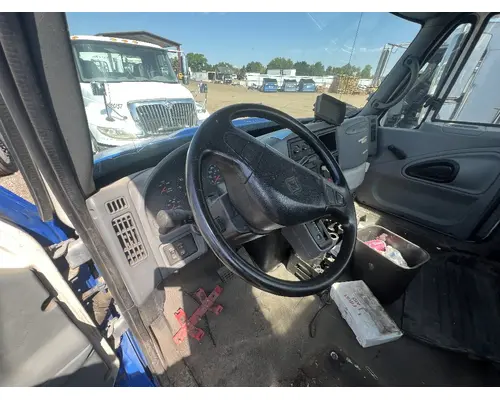 INTERNATIONAL 4400 Cab