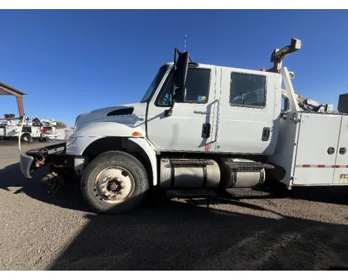 INTERNATIONAL 4400 Cab