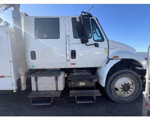 INTERNATIONAL 4400 Cab