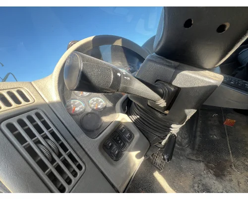 INTERNATIONAL 4400 Cab