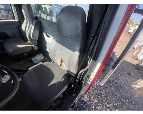 INTERNATIONAL 4400 Cab