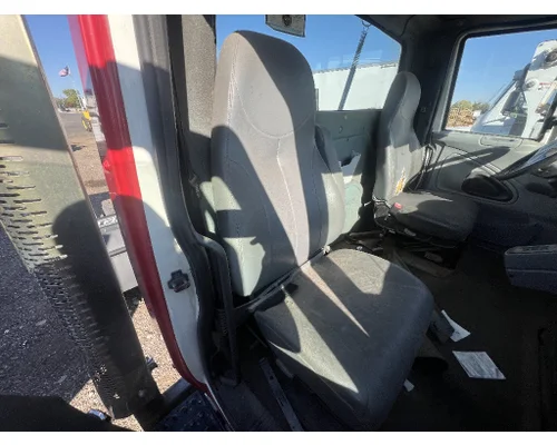 INTERNATIONAL 4400 Cab