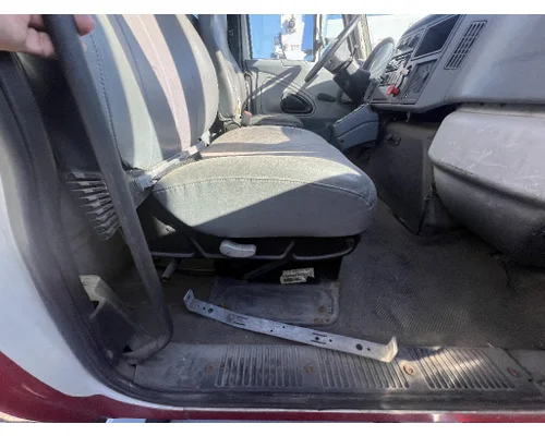 INTERNATIONAL 4400 Cab