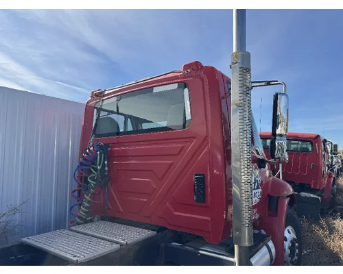 INTERNATIONAL 4400 Cab