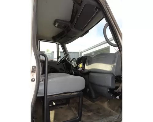 INTERNATIONAL 4400 Cab