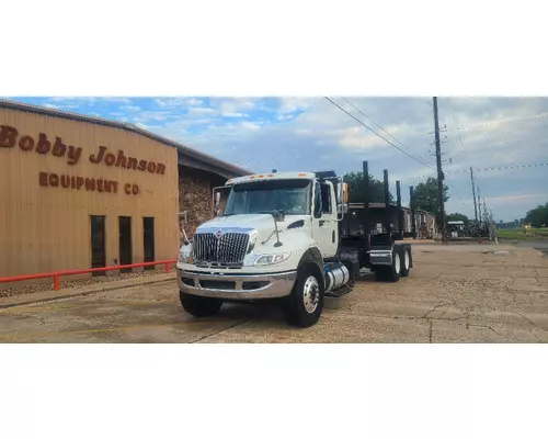 INTERNATIONAL 4400 Complete Vehicle