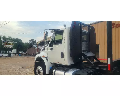 INTERNATIONAL 4400 Complete Vehicle