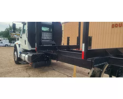 INTERNATIONAL 4400 Complete Vehicle