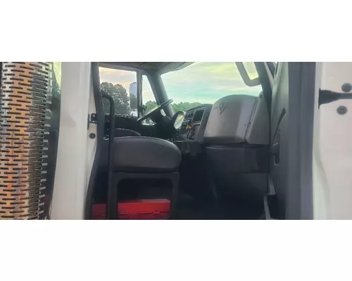 INTERNATIONAL 4400 Complete Vehicle