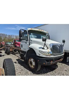 INTERNATIONAL 4400 Complete Vehicle