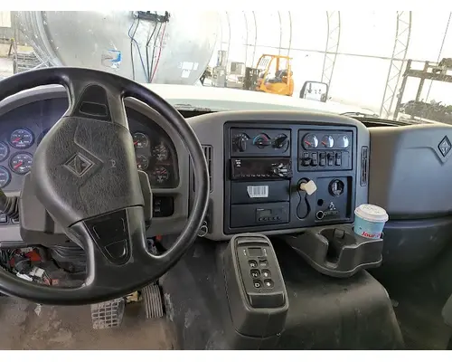 INTERNATIONAL 4400 Complete Vehicle