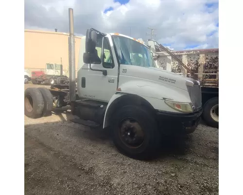 INTERNATIONAL 4400 Complete Vehicle