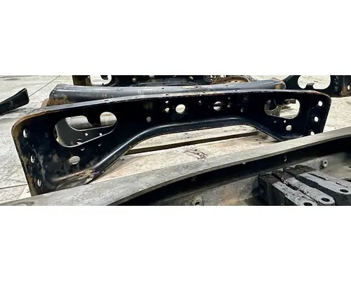 INTERNATIONAL 4400 Crossmember