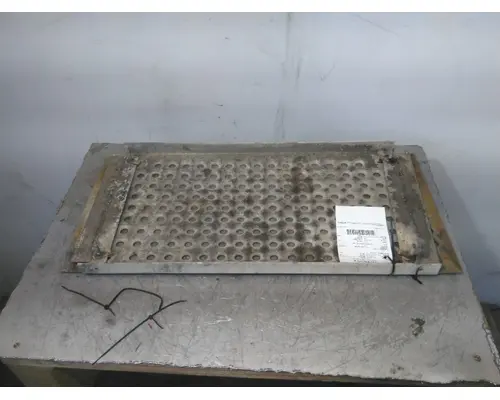 INTERNATIONAL 4400 DECK (CATWALK) STEP