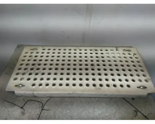 INTERNATIONAL 4400 DECK (CATWALK) STEP