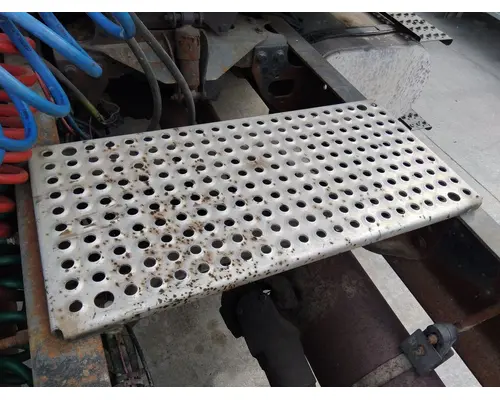 INTERNATIONAL 4400 DECK (CATWALK) STEP