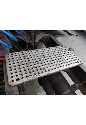 INTERNATIONAL 4400 DECK (CATWALK) STEP