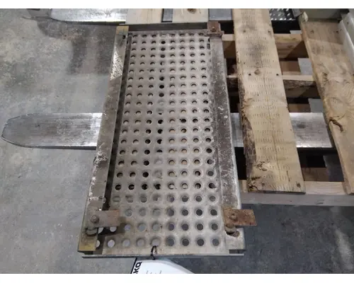 INTERNATIONAL 4400 DECK (CATWALK) STEP