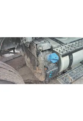 INTERNATIONAL 4400 DEF TANK