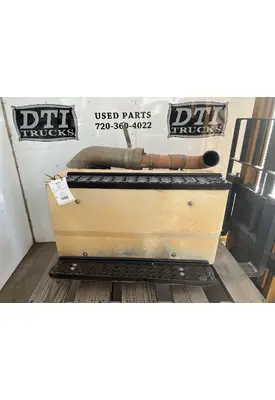 INTERNATIONAL 4400 DEF Tank2