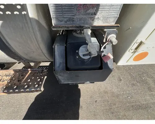 INTERNATIONAL 4400 DEF Tank