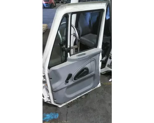 INTERNATIONAL 4400 DOOR ASSEMBLY, FRONT