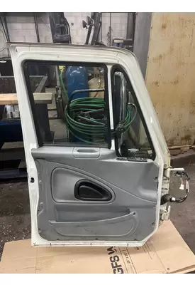 INTERNATIONAL 4400 Door Assembly, Front