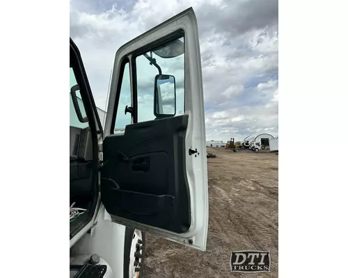 INTERNATIONAL 4400 Door Assembly, Front