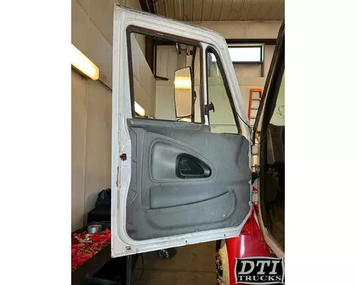 INTERNATIONAL 4400 Door Assembly, Front