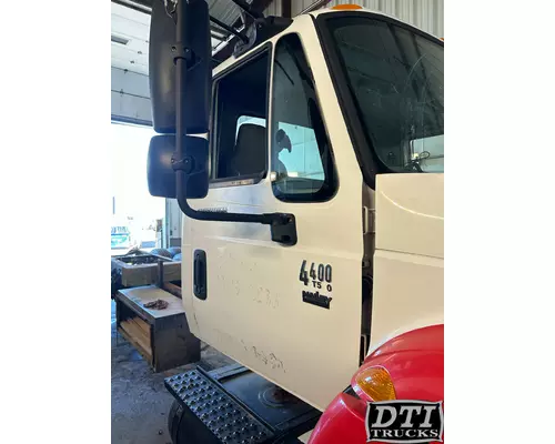 INTERNATIONAL 4400 Door Assembly, Front