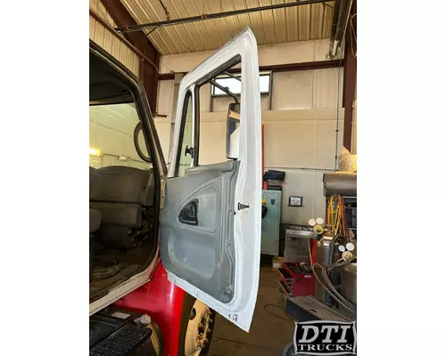 INTERNATIONAL 4400 Door Assembly, Front